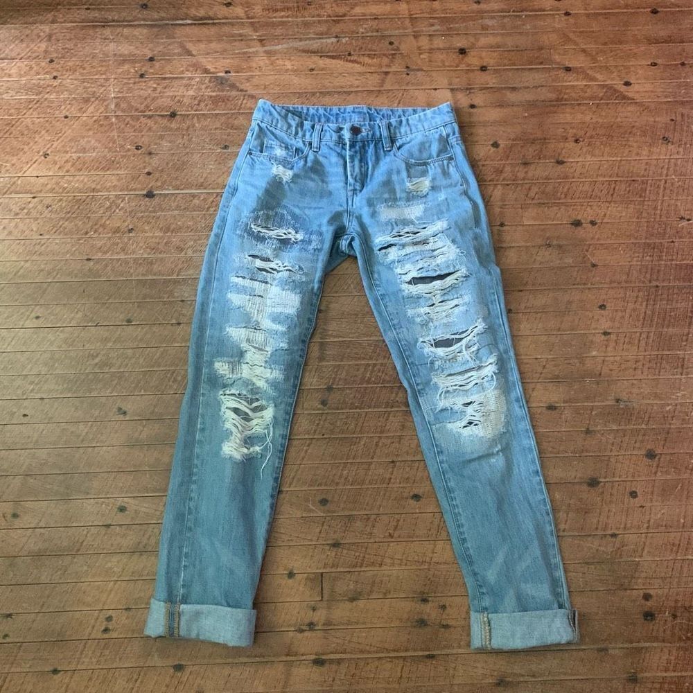 Blank NYC destroyed distressed cuffed size 24 normcore jeans